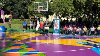 Jardim da Ajuda com recinto de basquetebol (vídeo)