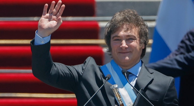 Novo Presidente da Argentina anuncia uma “nova era” num país sem dinheiro