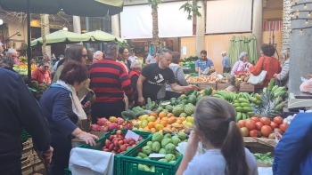 Venda de frutas, legumes e verdes com muita procura (áudio)