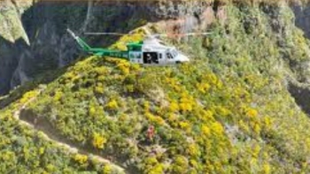 Helicóptero chamado a combater incêndio nos Canhas (áudio)