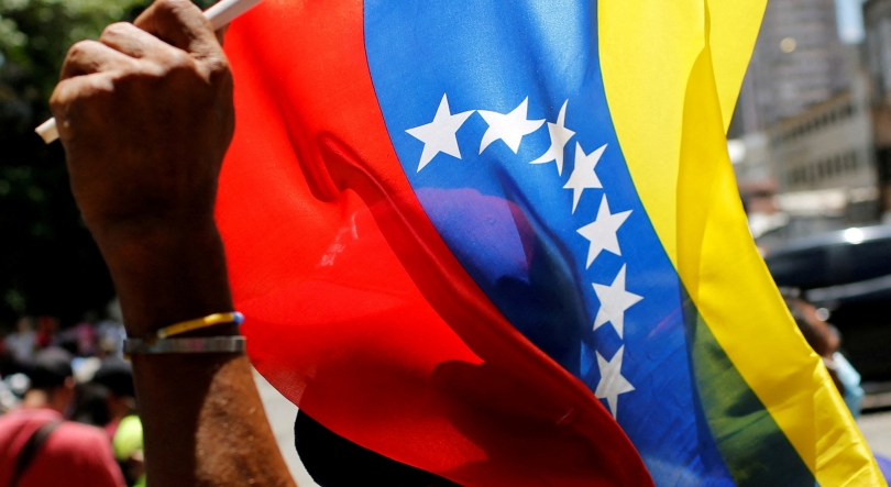 Opositores venezuelanos denunciam assédio à embaixada da Argentina em Caracas