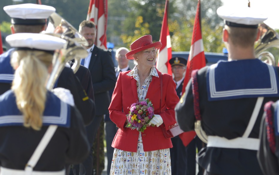 Rainha da Dinamarca anuncia que vai abdicar do trono