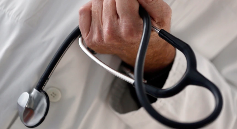 Um em cada quatro médicos internos com sintomas graves de ‘burnout’