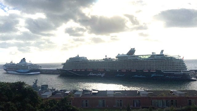 Marella Explorer e Mein Schiff 1 despedem-se do Porto do Funchal