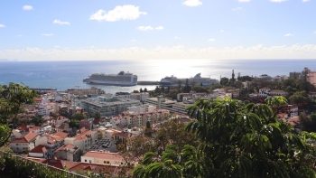 Porto do Funchal com dois navios que trazem quase sete mil pessoas
