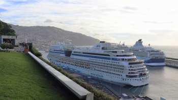 Porto do Funchal com dois navios da rota da CAI e mais de 5 200 pessoas