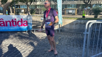 Atleta francês correu 42 kms… descalço