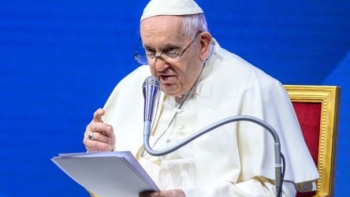 Papa diz-se escandalizado por filhos não visitarem pais