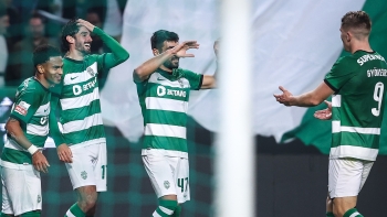 Sporting goleia e reforça candidatura ao titulo