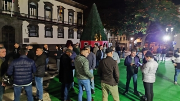 Dezenas de polícias fizeram uma vigília em frente à Câmara do Funchal (vídeo)