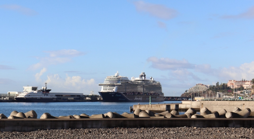 Porto do Funchal com dois navios, um em estreia e um movimento de mais de 4 mil pessoas