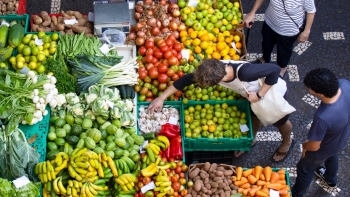 Consumidores e comerciantes contra o regresso do IVA nos 46 produtos alimentares (áudio)