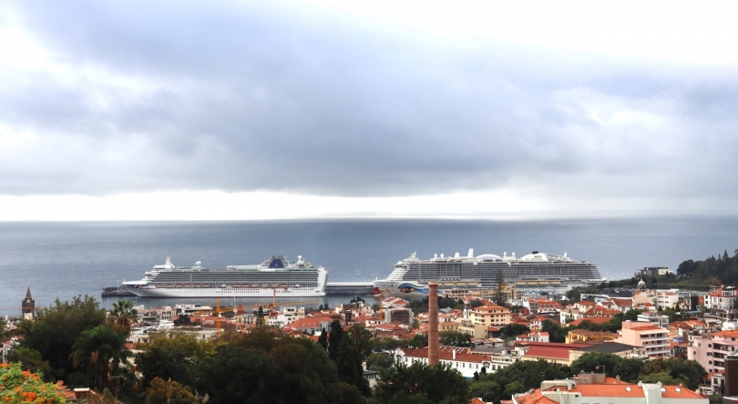 Porto do Funchal recebe os habituais clientes semanais que trazem mais de 11 mil pessoas
