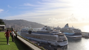 Porto do Funchal com dois navios e mais de cinco mil pessoas