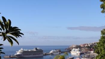 Porto do Funchal com três navios que trazem mais de oito mil pessoas