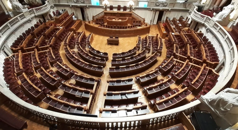 Parlamento aprova alterações à naturalização de descendentes de judeus sefarditas
