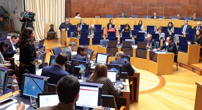 Parlamento retoma plenários a 15 de fevereiro