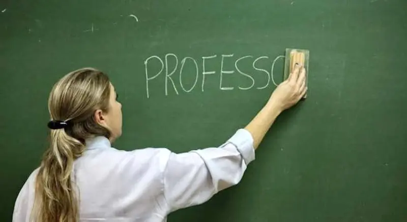 “Professor” é Palavra do Ano 2023 para quase metade dos participantes na escolha