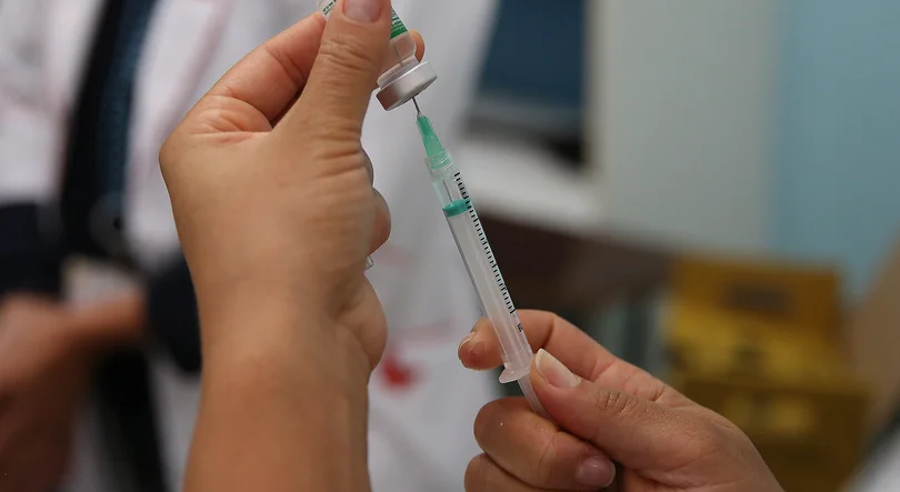Mais de 2,2 milhões de pessoas foram vacinadas contra a gripe até final do ano