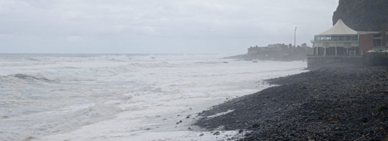 Capitania do Funchal emite avisos de agitação marítima e vento forte para a Madeira