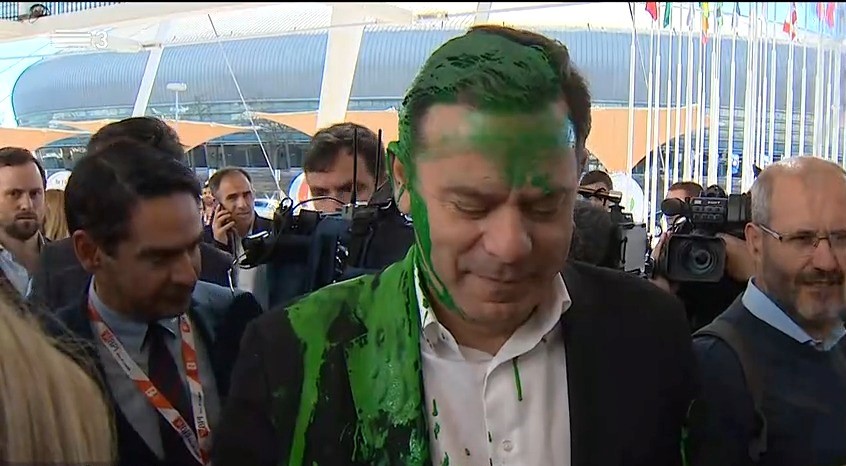 Montenegro atingido com tinta verde na Bolsa de Turismo de Lisboa RTP