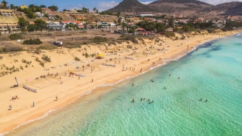 Residentes na Madeira devem pagar dois euros de taxa turística por noite no Porto Santo (áudio)
