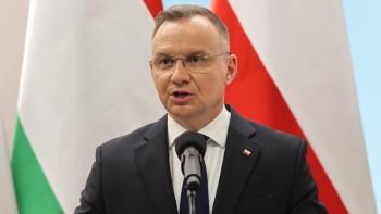 Presidente conservador polaco vetou proposta para facilitar acesso à pílula do dia seguinte