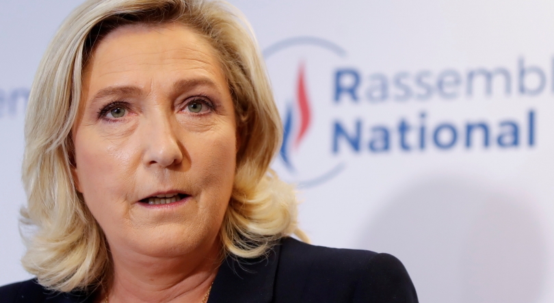 Marine Le Pen, da extrema-direita francesa, será julgada no outono por suspeita de desvio de fundos da UE