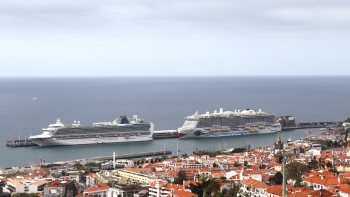 Porto Funchal com dois navios que trazem mais de 11 mil pessoas
