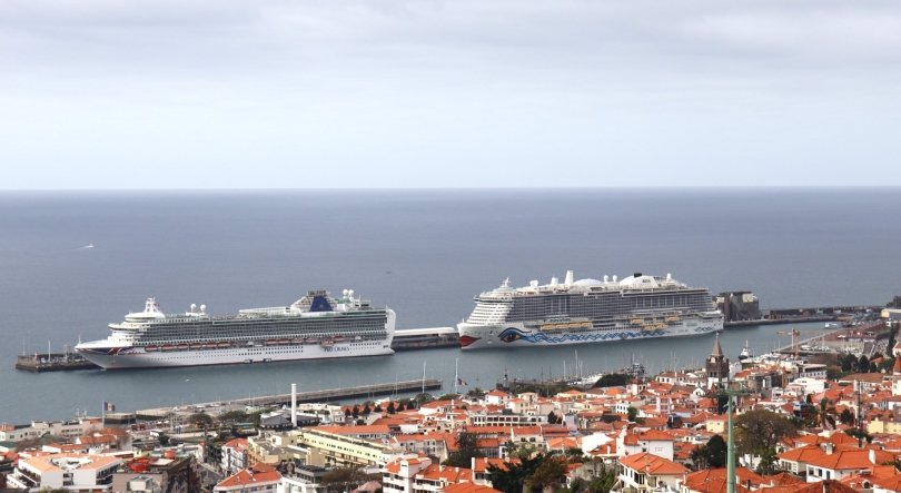 Porto Funchal com dois navios que trazem mais de 11 mil pessoas