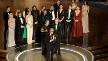 Oppenheimer conquista o Óscar de Melhor Filme