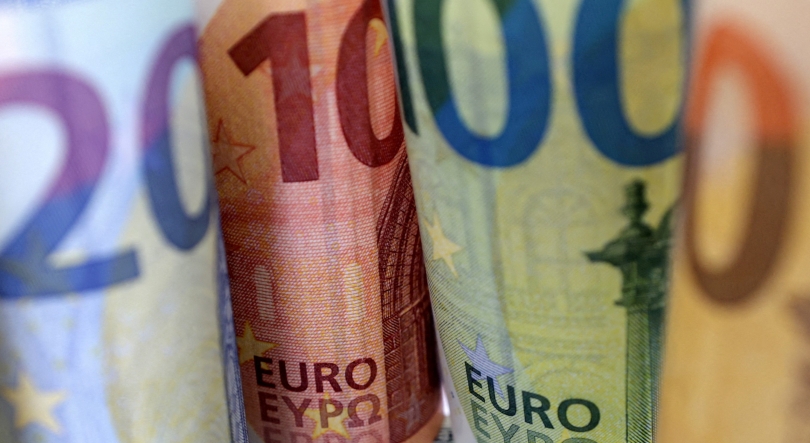 Empresas do euro esperam que salários se moderem nos próximos 12 meses