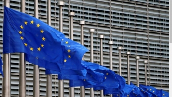 UE adota lei que protege jornalistas e cidadãos contra processos judiciais para intimidar