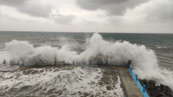 Capitania prolonga avisos de agitação marítima e vento forte