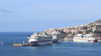 Porto do Funchal com três navios que trazem quase 14 mil pessoas