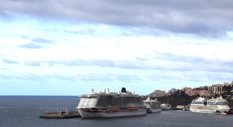 Porto do Funchal com três navios que trazem quase 11 mil pessoas