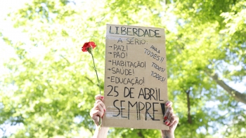 Marcha no Funchal para assinalar os 50 anos da Revolução (áudio)