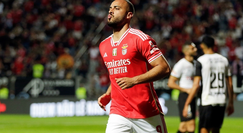 Benfica vence em Faro e fica a sete pontos do líder Sporting