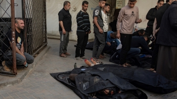 Quatro funcionários de ajuda humanitária mortos em Gaza após entrega de alimentos