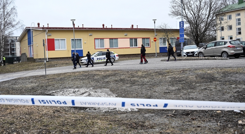 Uma criança morta e duas gravemente feridas no tiroteio em escola na Finlândia