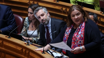 PS acusa Governo de ter minado relação de confiança com portugueses no alívio fiscal