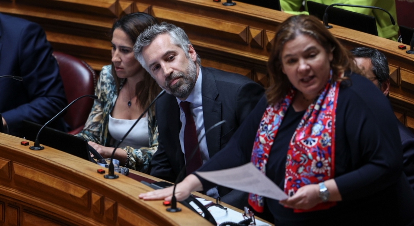 PS acusa Governo de ter minado relação de confiança com portugueses no alívio fiscal
