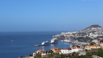 Portos da Madeira em dia de grande movimento