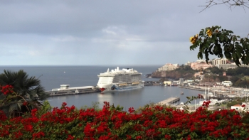 AIDAcosma volta ao Porto do Funchal com mais de 8 mil pessoas