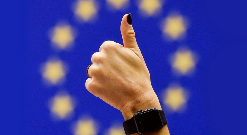 Eurodeputados aprovam decisão histórica de incluir aborto nos direitos fundamentais da UE