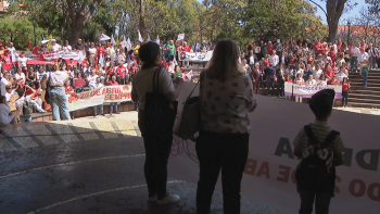 Cerca de mil madeirenses marcharam pelos 50 anos de Liberdade (vídeo)