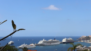 Porto do Funchal em dia de lotação esgotada
