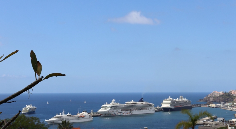 Porto do Funchal em dia de lotação esgotada
