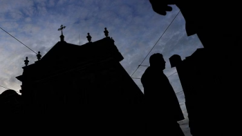 Dezanove vítimas de abuso querem indemnização da Igreja Católica