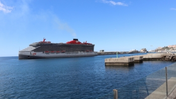 Porto do Funchal recebe um transatlântico em estreia e despede-se do World Voyager